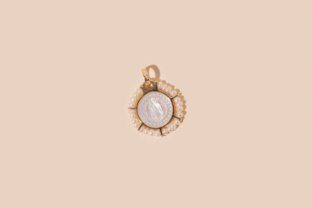 Virgen de Guadalupe de Madre Perla con Aro de Oro
