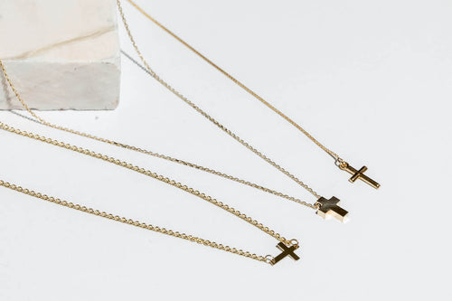 Collar cruz clÌÁsica Aurana Joyeria
