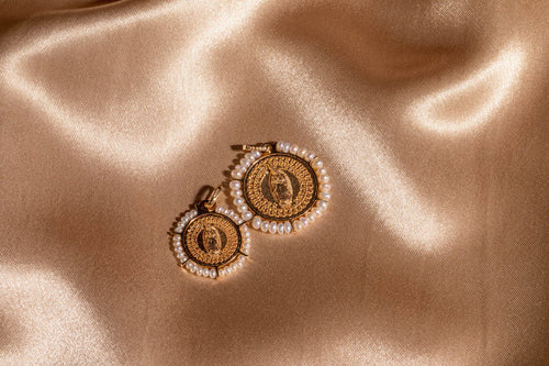 Medalla de oro perlas Aurana Joyeria